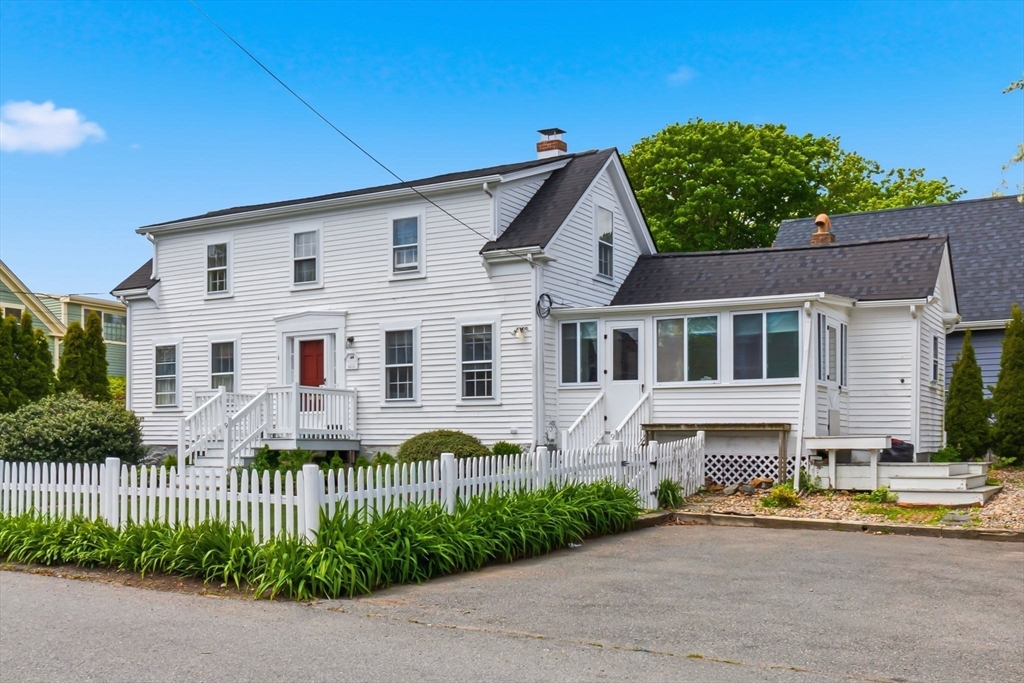 9 Mount Vernon ST, Marblehead, MA Photo #4