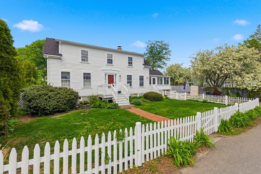 9 Mount Vernon ST, Marblehead, MA Photo #2