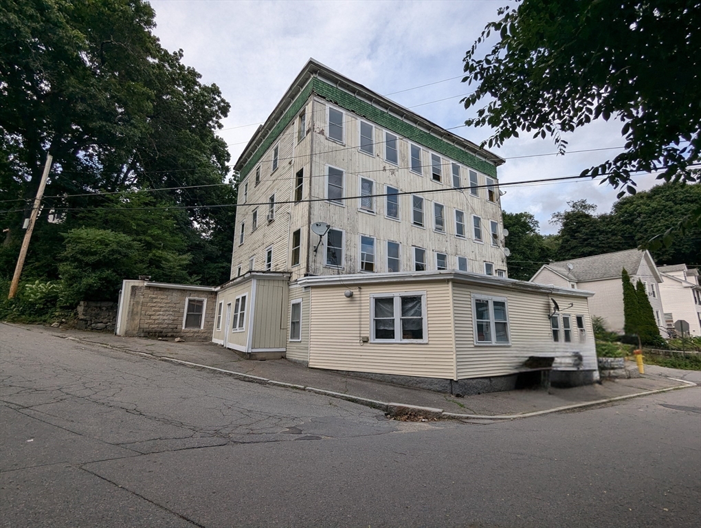 32 Mount Globe St