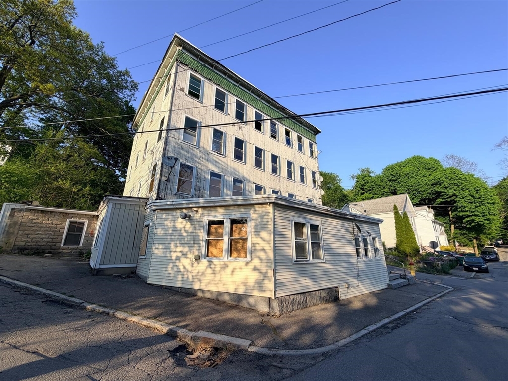 32 Mount Globe St