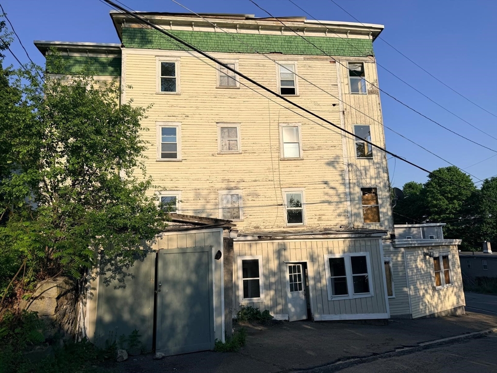 32 Mount Globe St