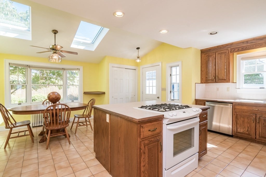 32 Elmwood Ave, Longmeadow, MA, 32 Elmwood Ave, Longmeadow, MA Photo #10