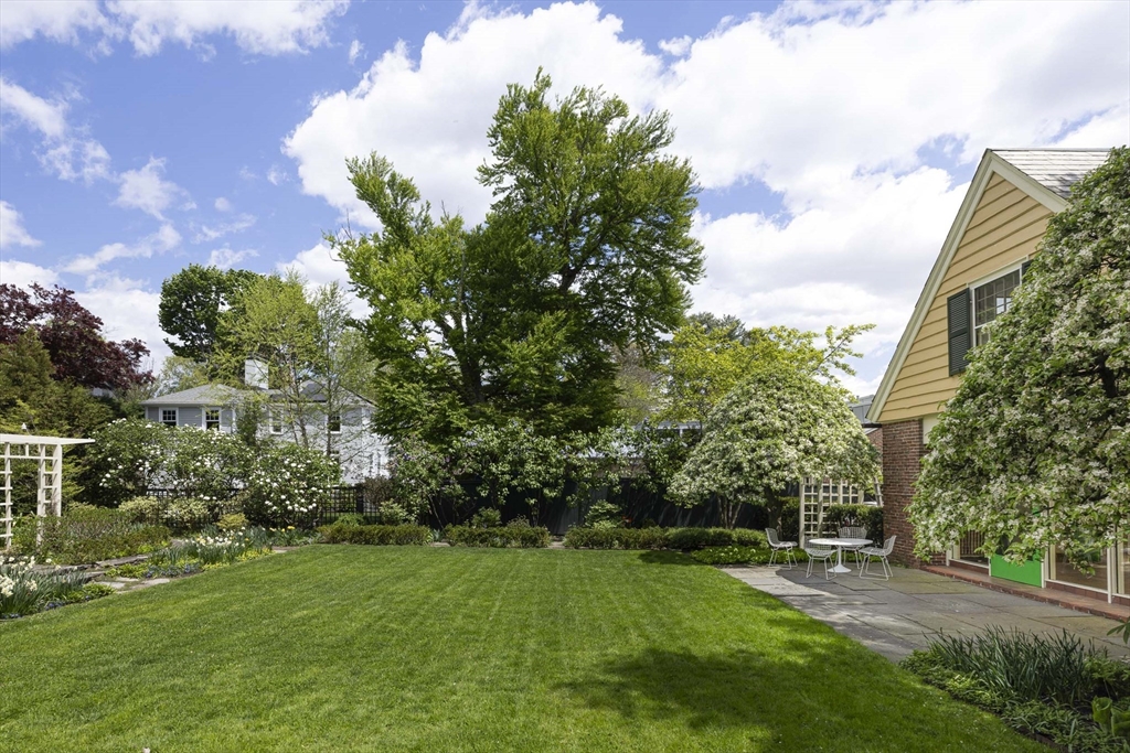 19 Gray Gardens East
