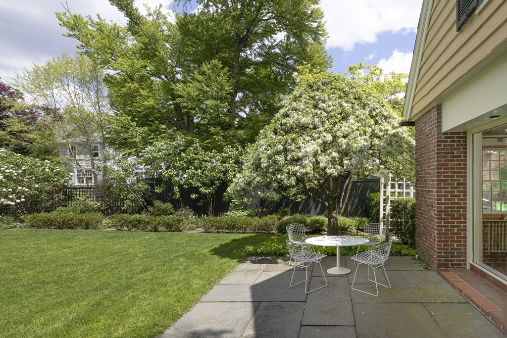 19 Gray Gardens East