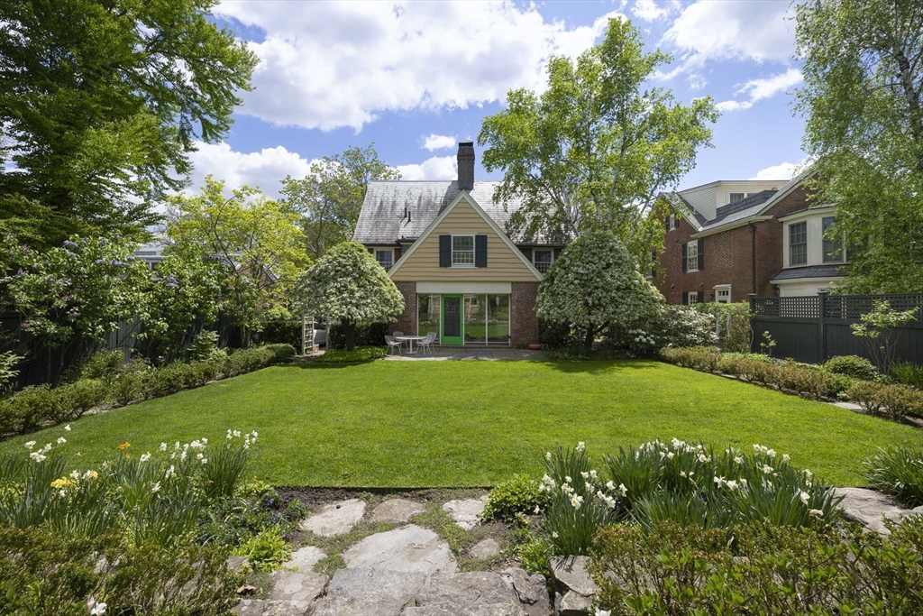 19 Gray Gardens East