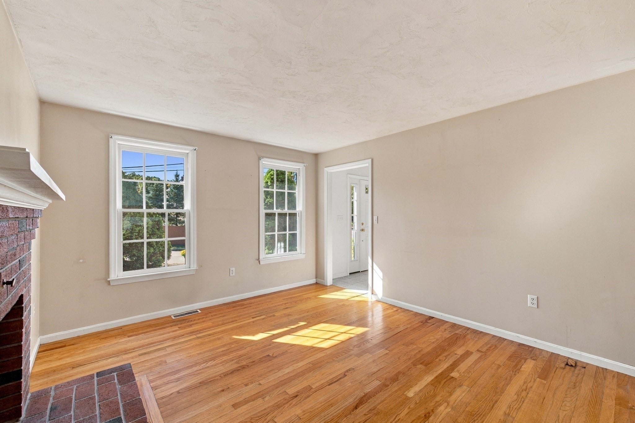 160 Saunders Rd, Norwood, MA Photo #10