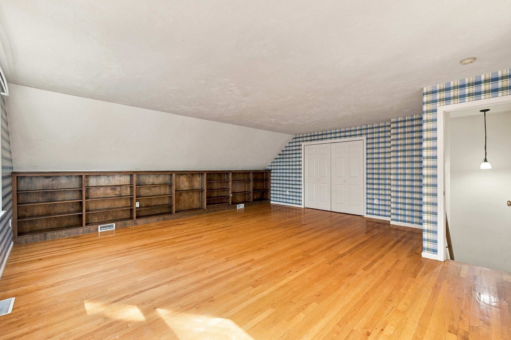 160 Saunders Rd, Norwood, MA Photo #34