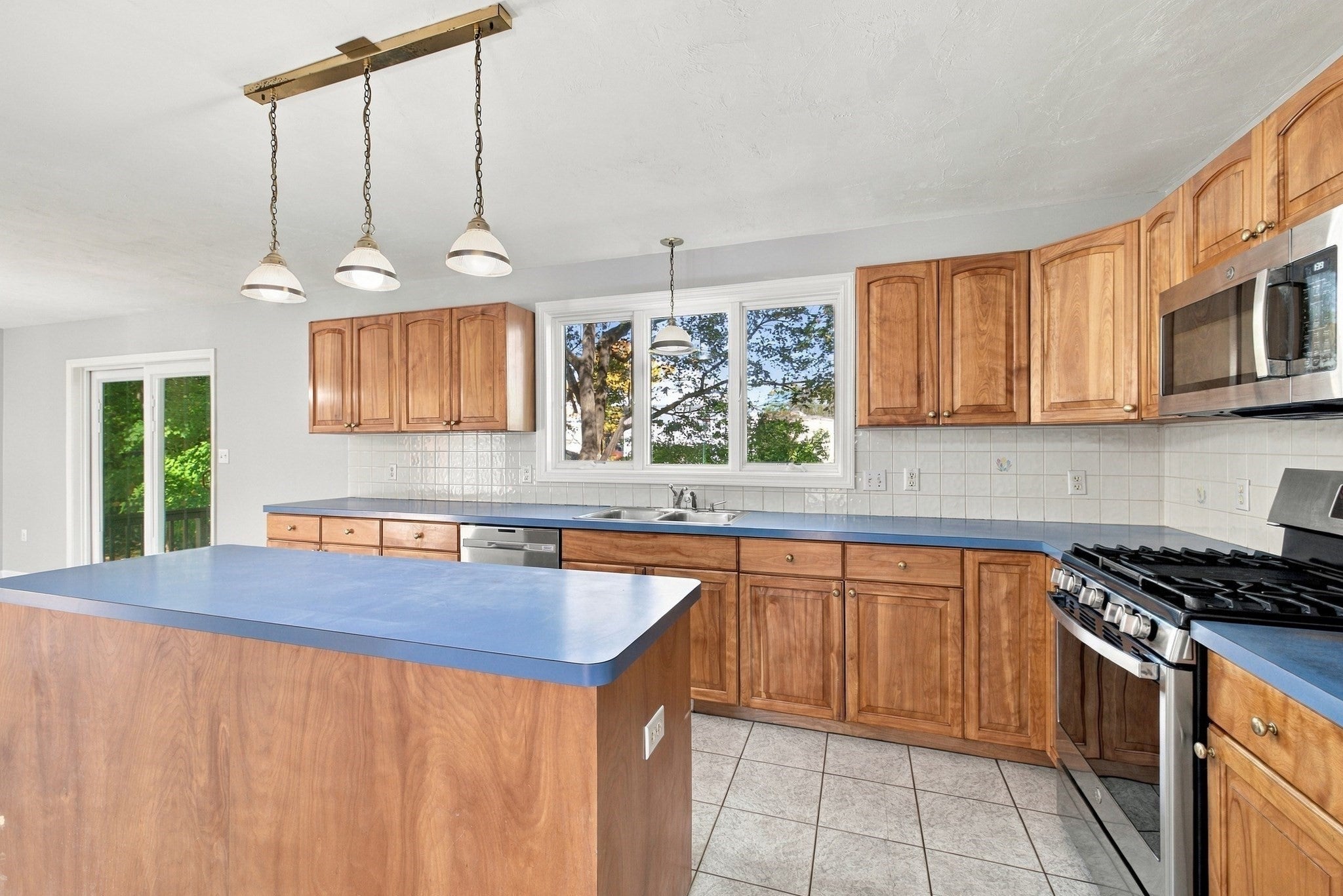 160 Saunders Rd, Norwood, MA Photo #18