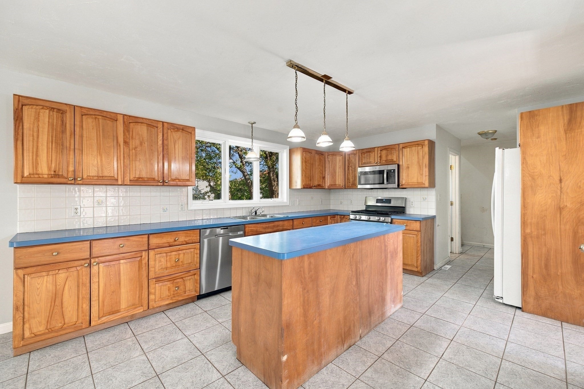 160 Saunders Rd, Norwood, MA Photo #17