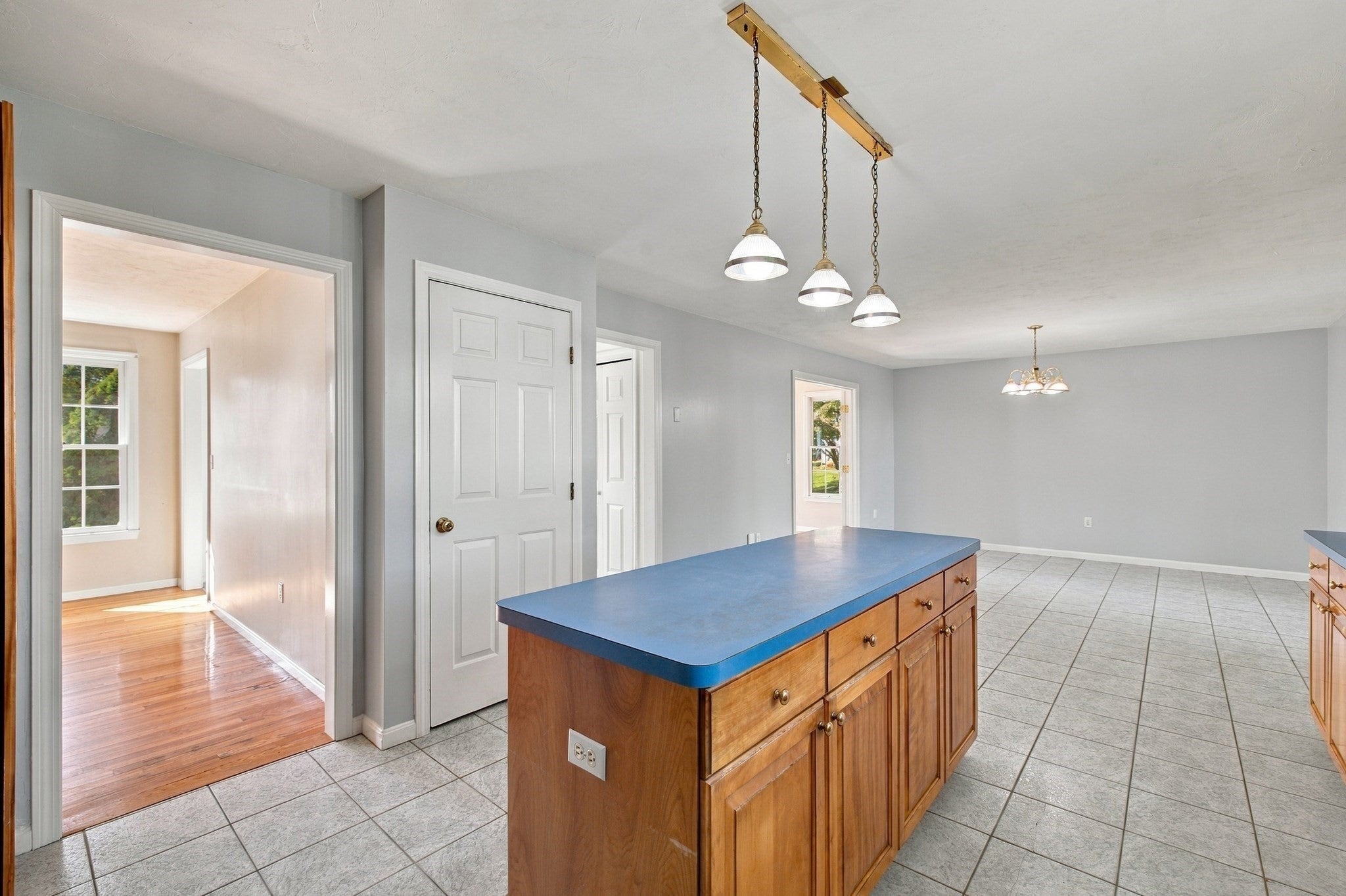 160 Saunders Rd, Norwood, MA Photo #16