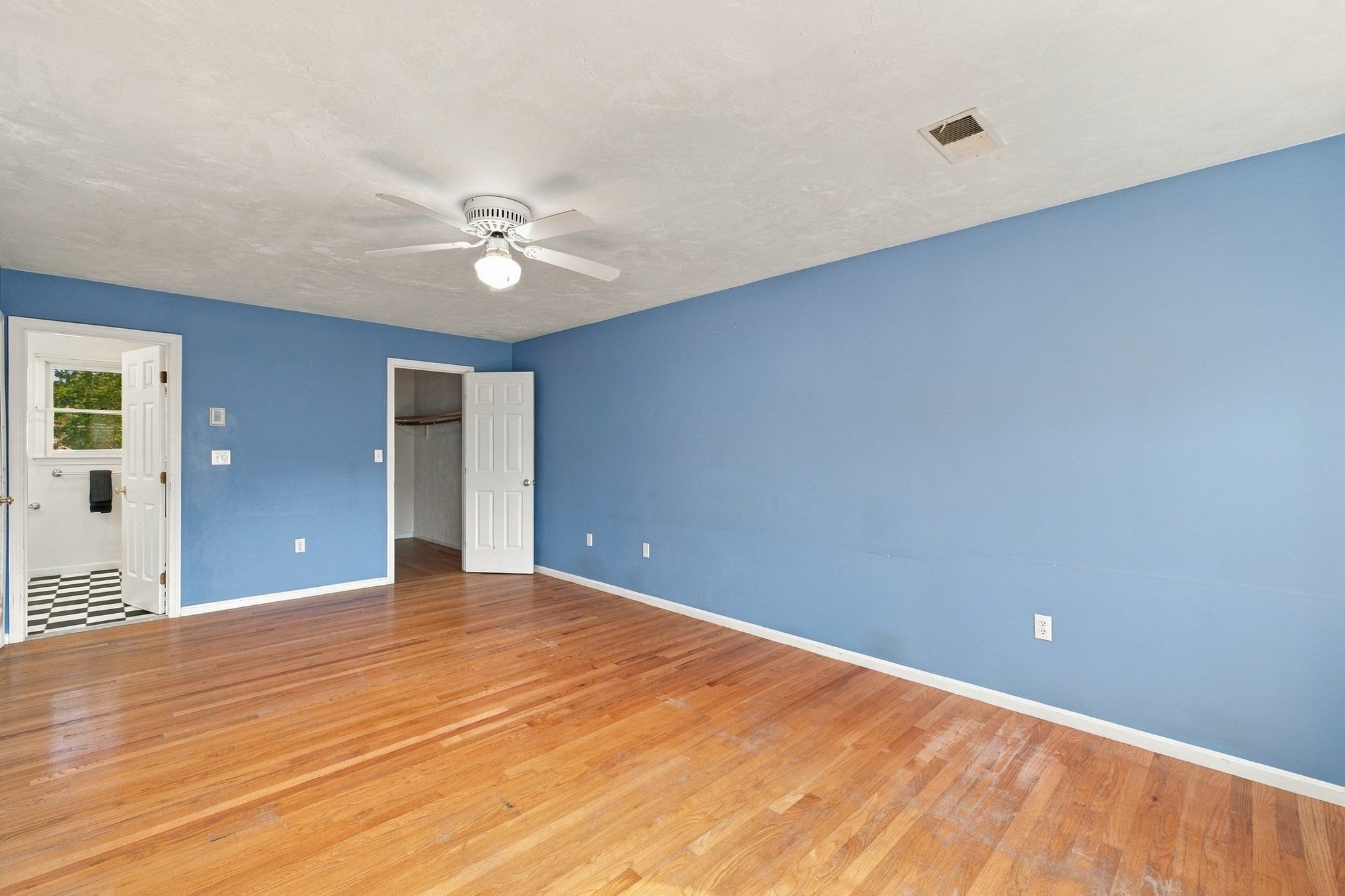 160 Saunders Rd, Norwood, MA Photo #29