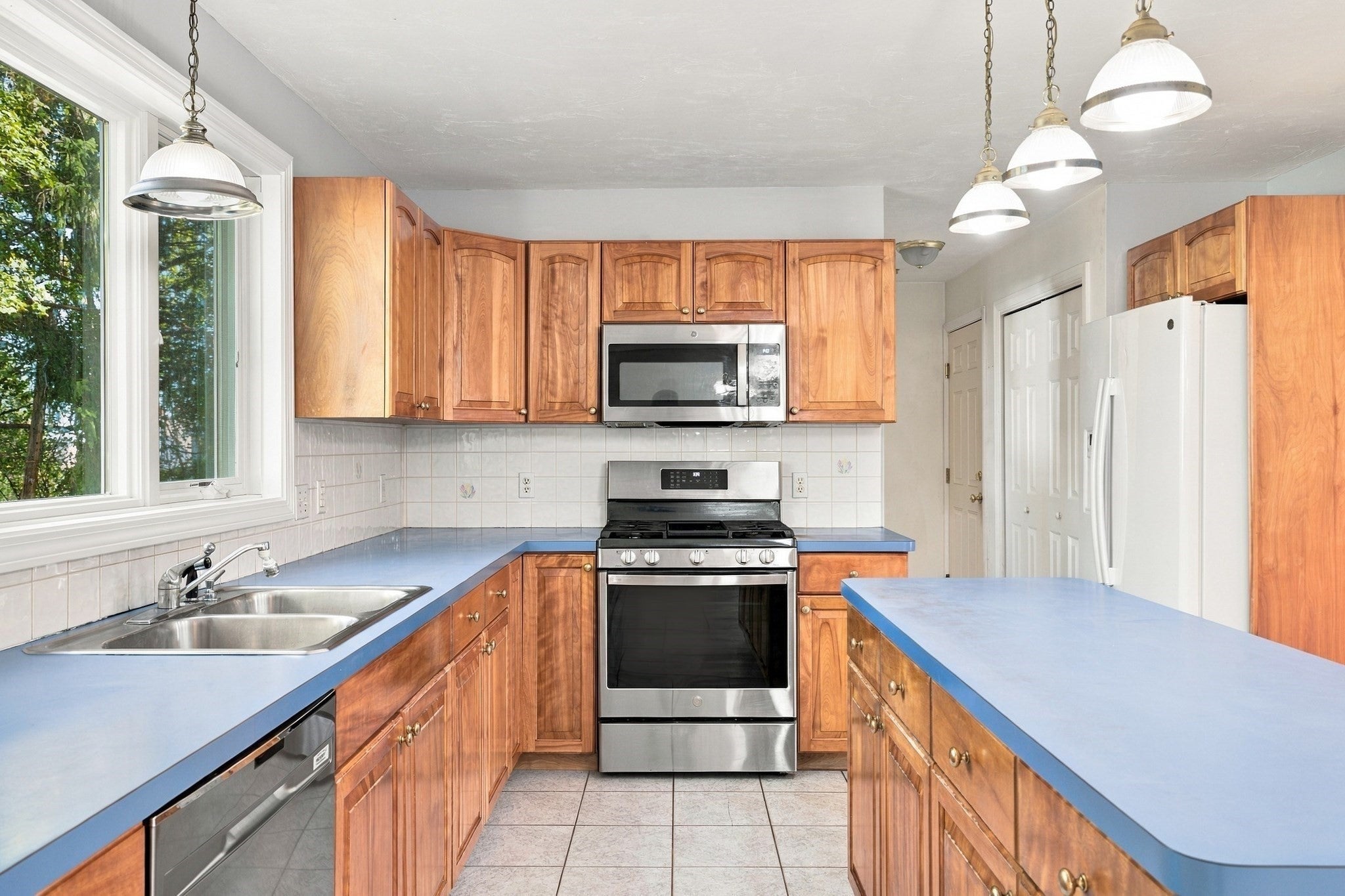 160 Saunders Rd, Norwood, MA Photo #14