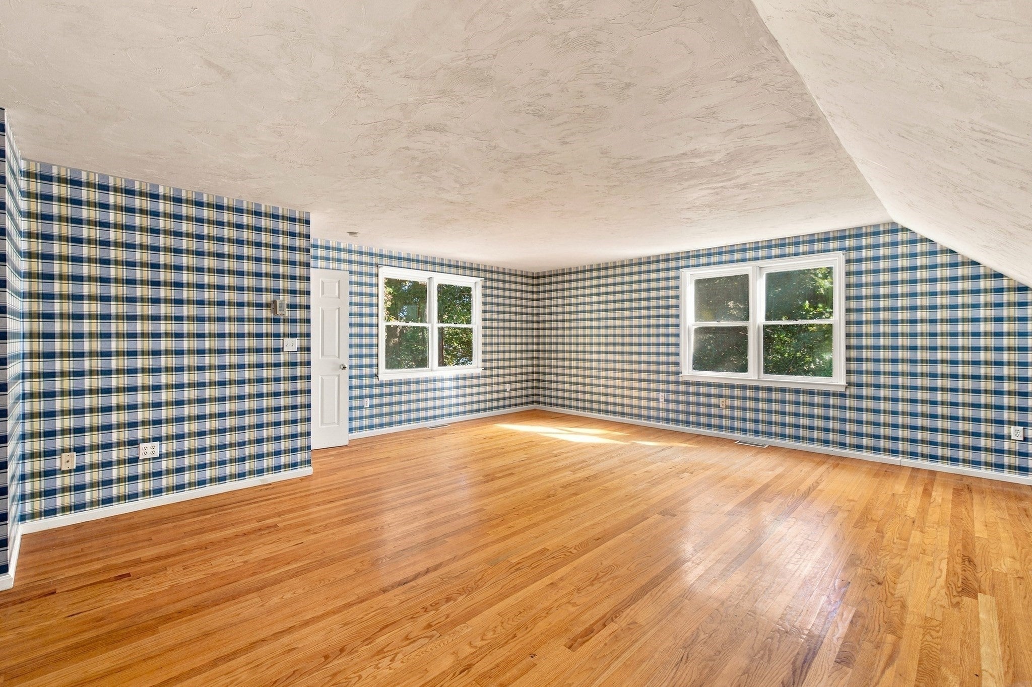 160 Saunders Rd, Norwood, MA Photo #33