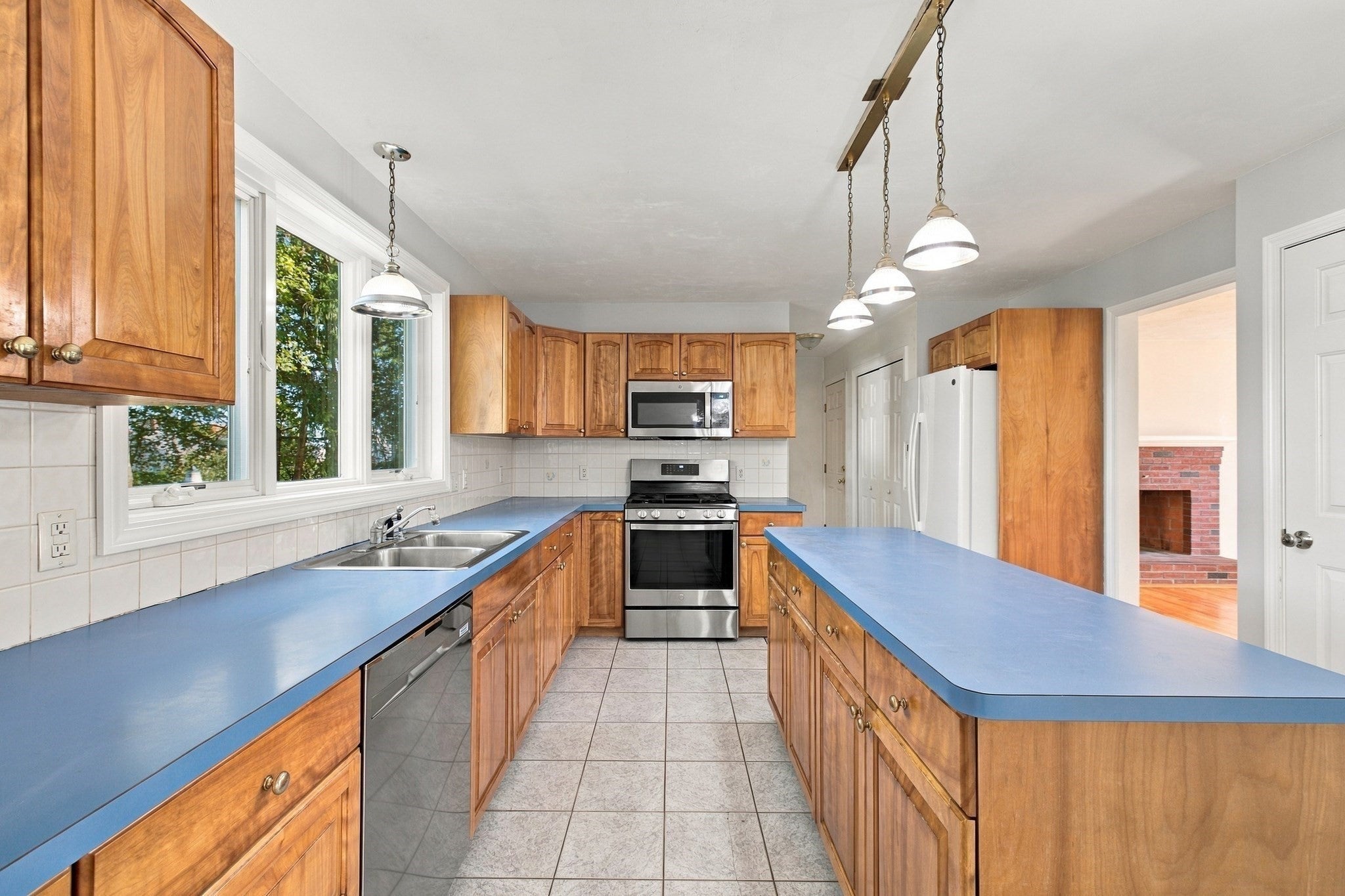 160 Saunders Rd, Norwood, MA Photo #13