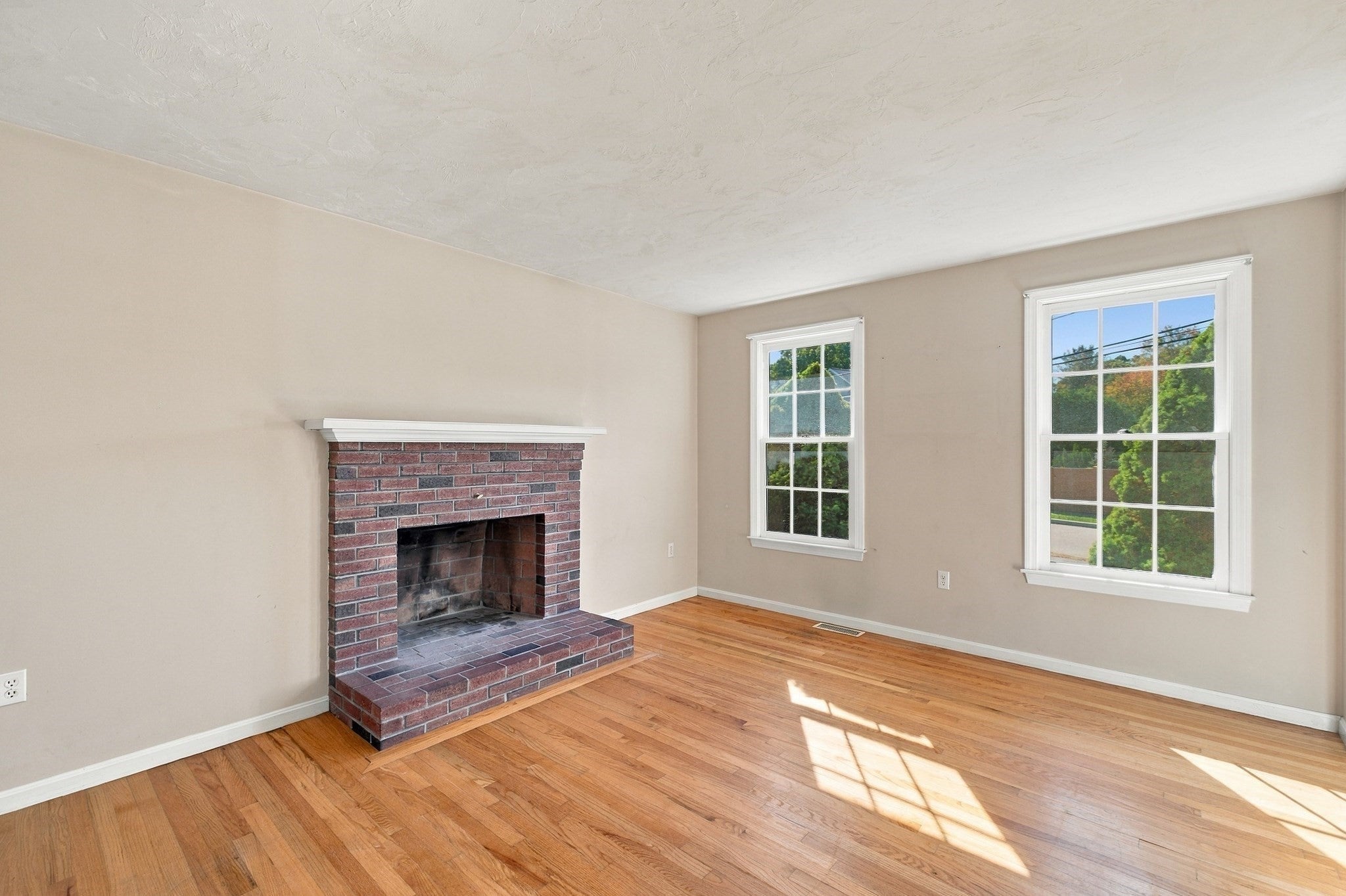 160 Saunders Rd, Norwood, MA Photo #11