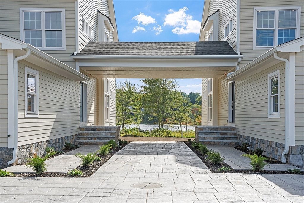 206 W Main St 8