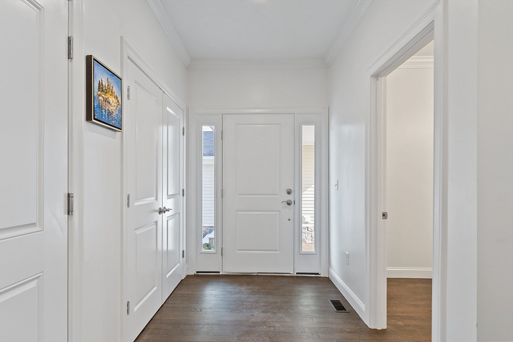 206 W Main St 8