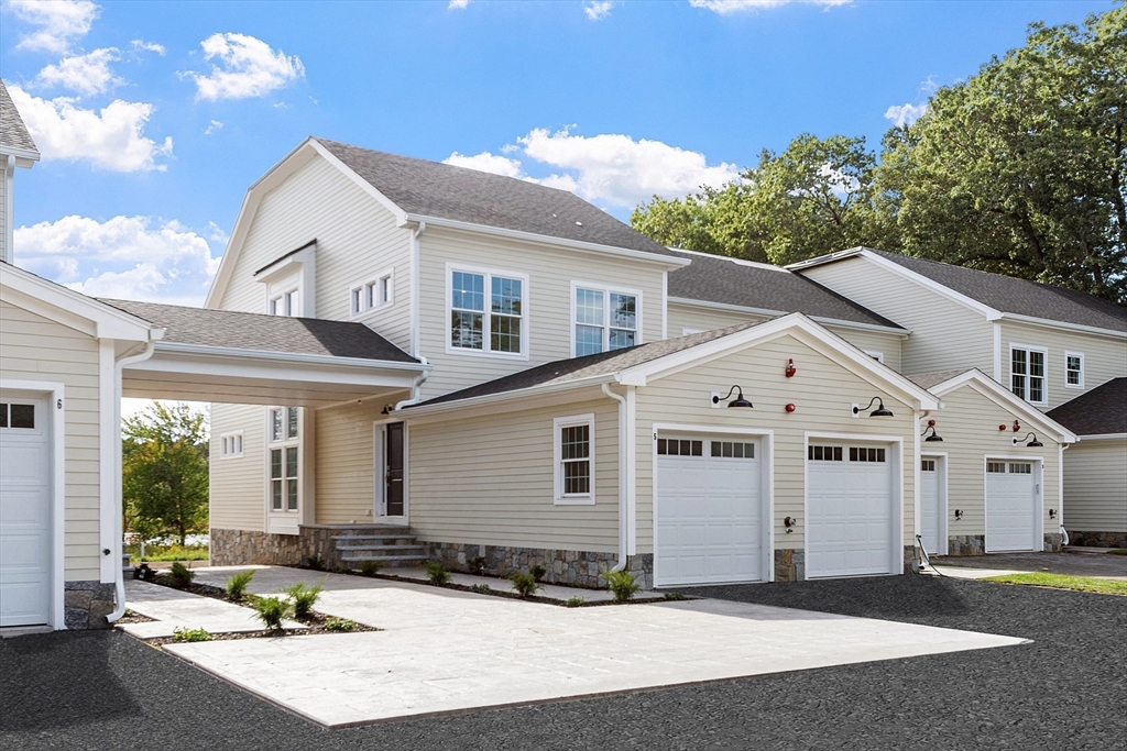 206 W Main St 8