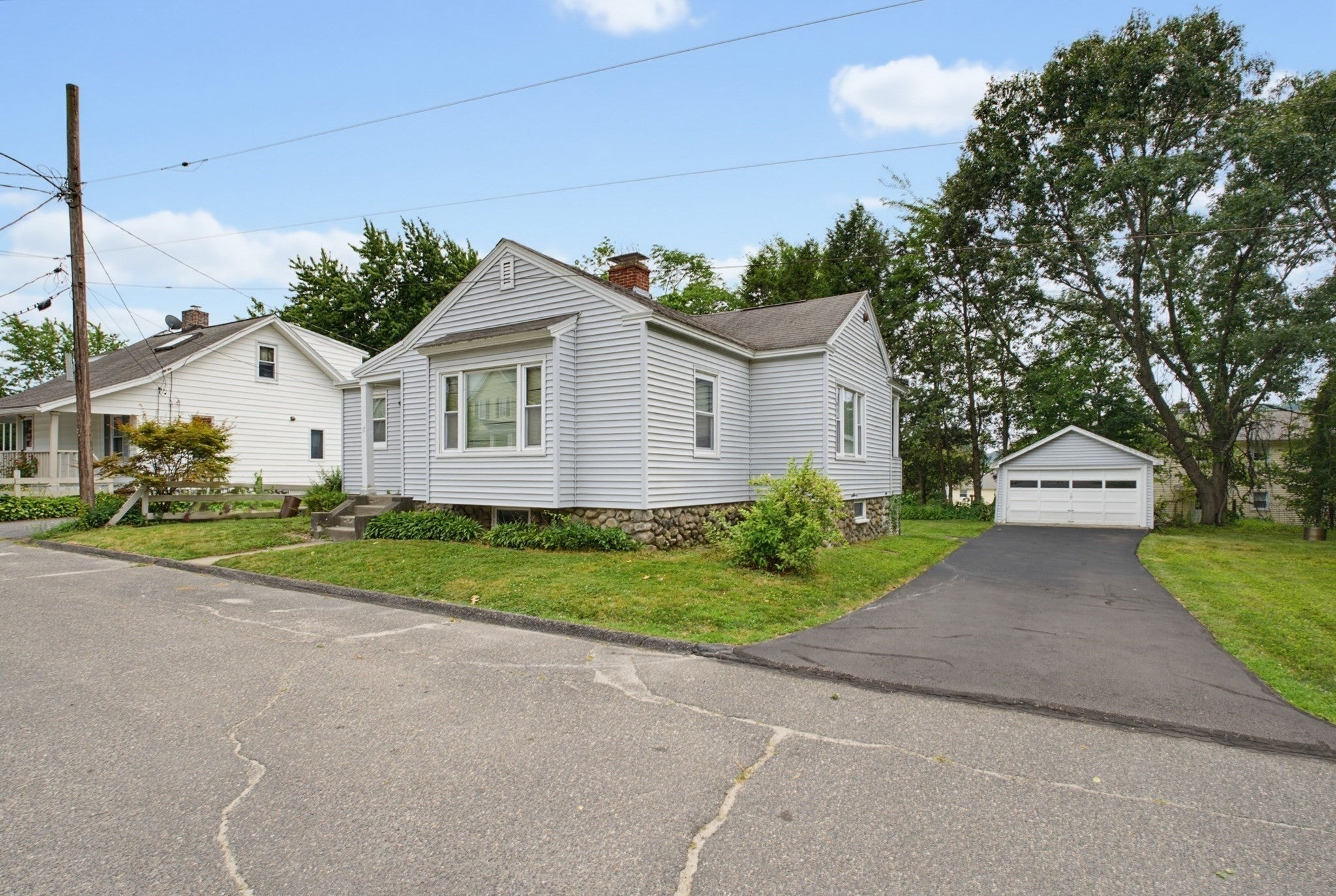 17 Reynolds St, Worcester MA 01606