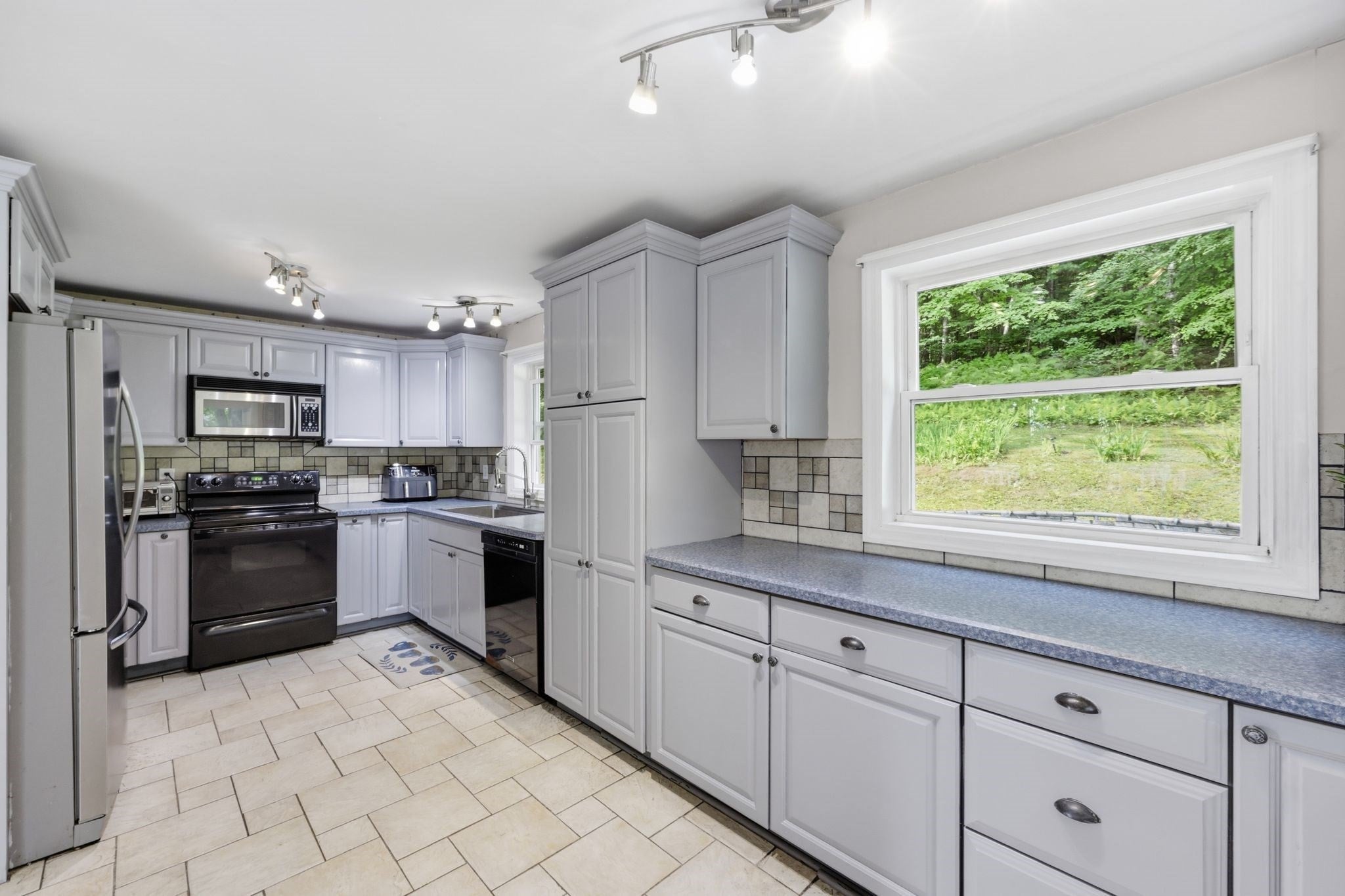 70 High St, Monson, MA, 70 High St, Monson, MA Photo #11