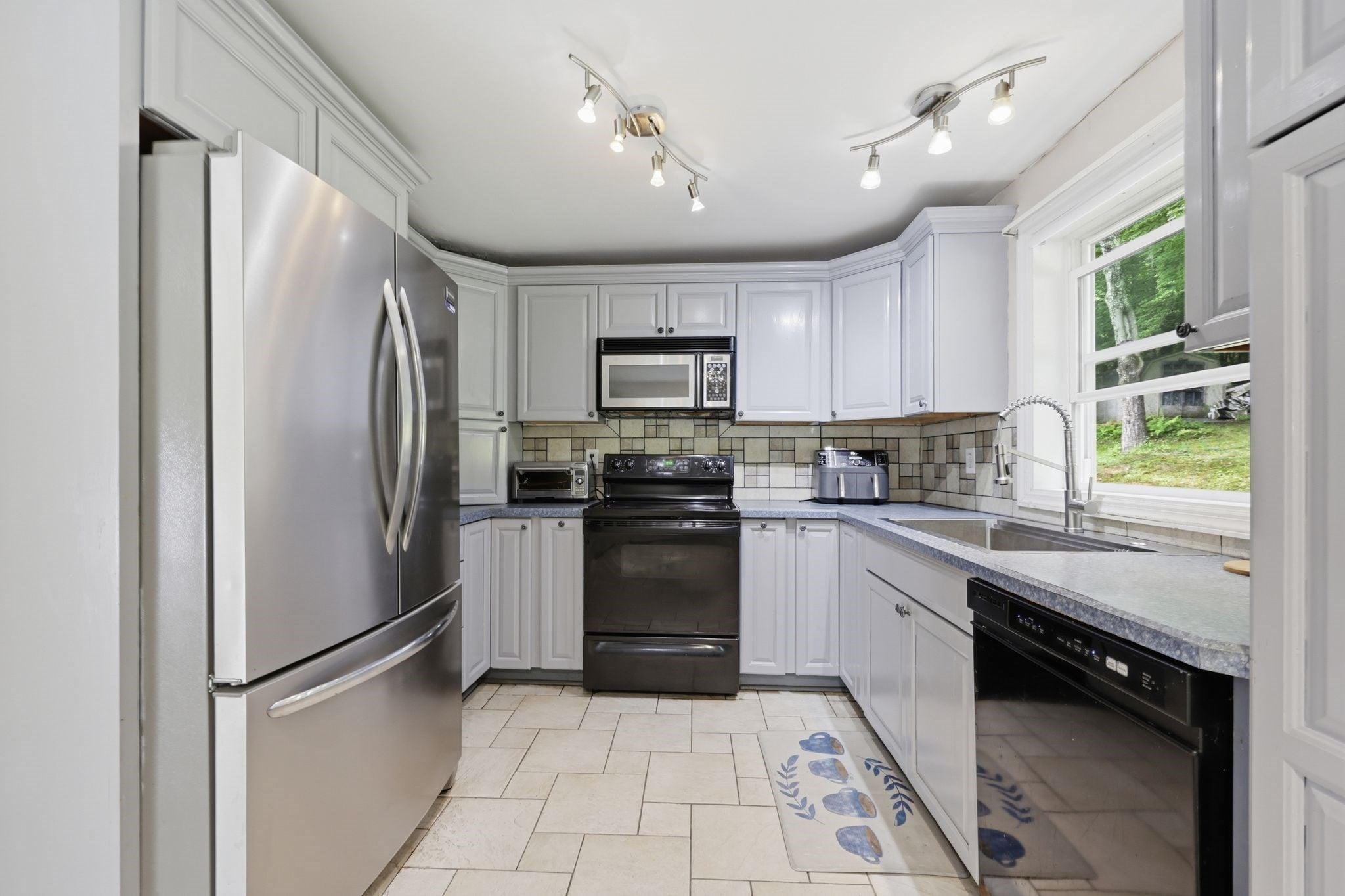 70 High St, Monson, MA, 70 High St, Monson, MA Photo #9