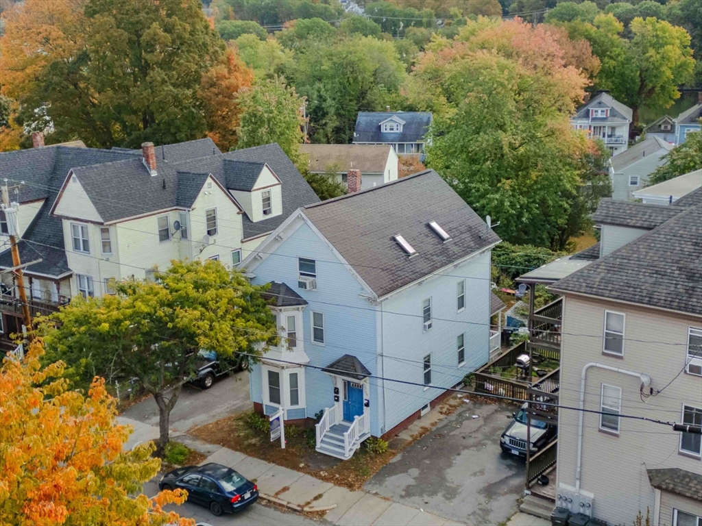 374 River St
