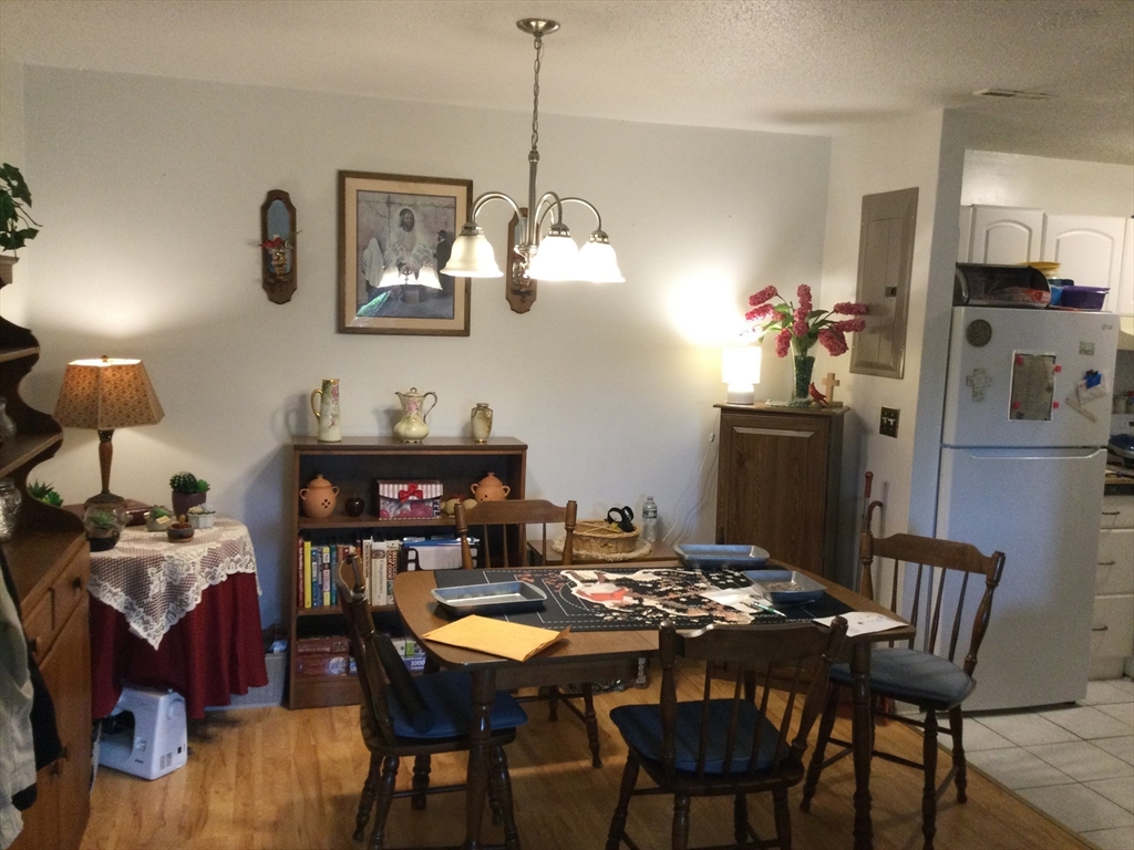 685 Oak Street 4-4
