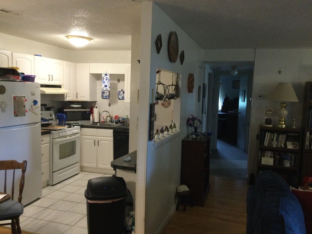 685 Oak Street 4-4