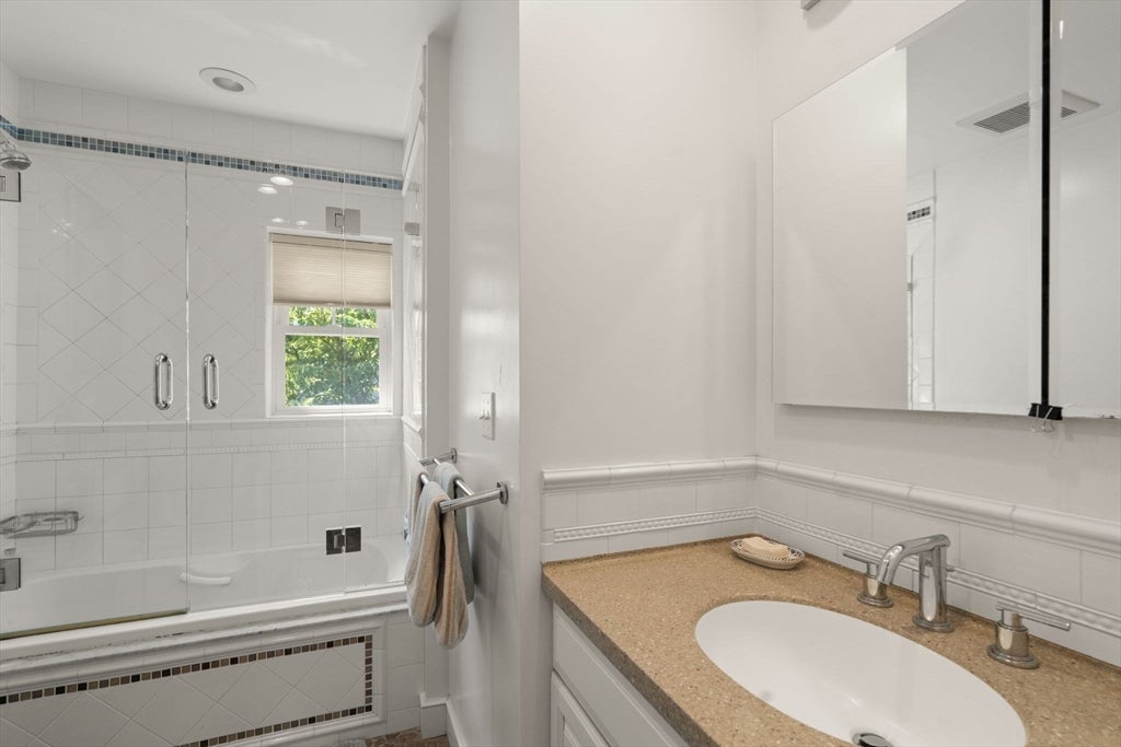 105 Randolph Ave, Milton, MA Photo #19