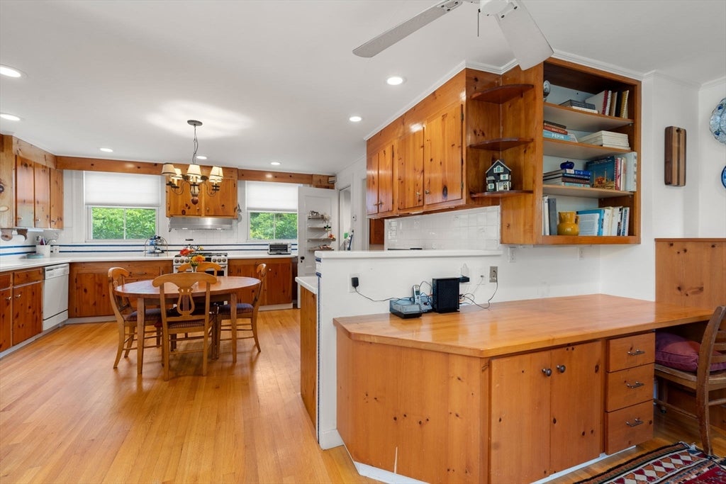 105 Randolph Ave, Milton, MA Photo #8