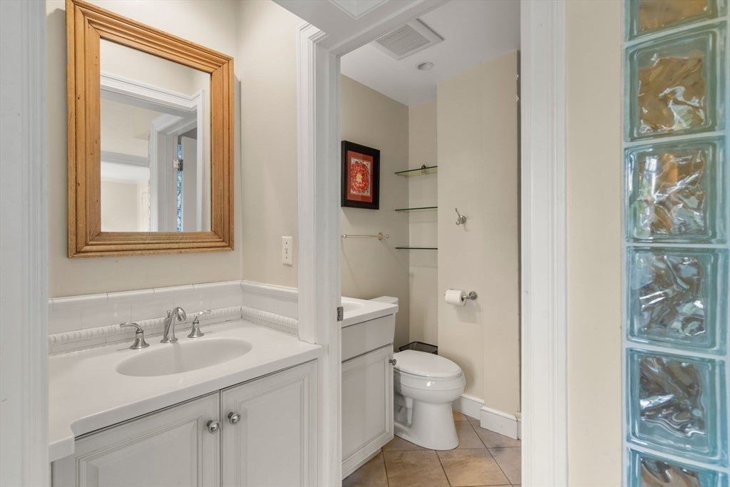 105 Randolph Ave, Milton, MA Photo #16