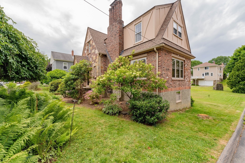 44 Highland St
