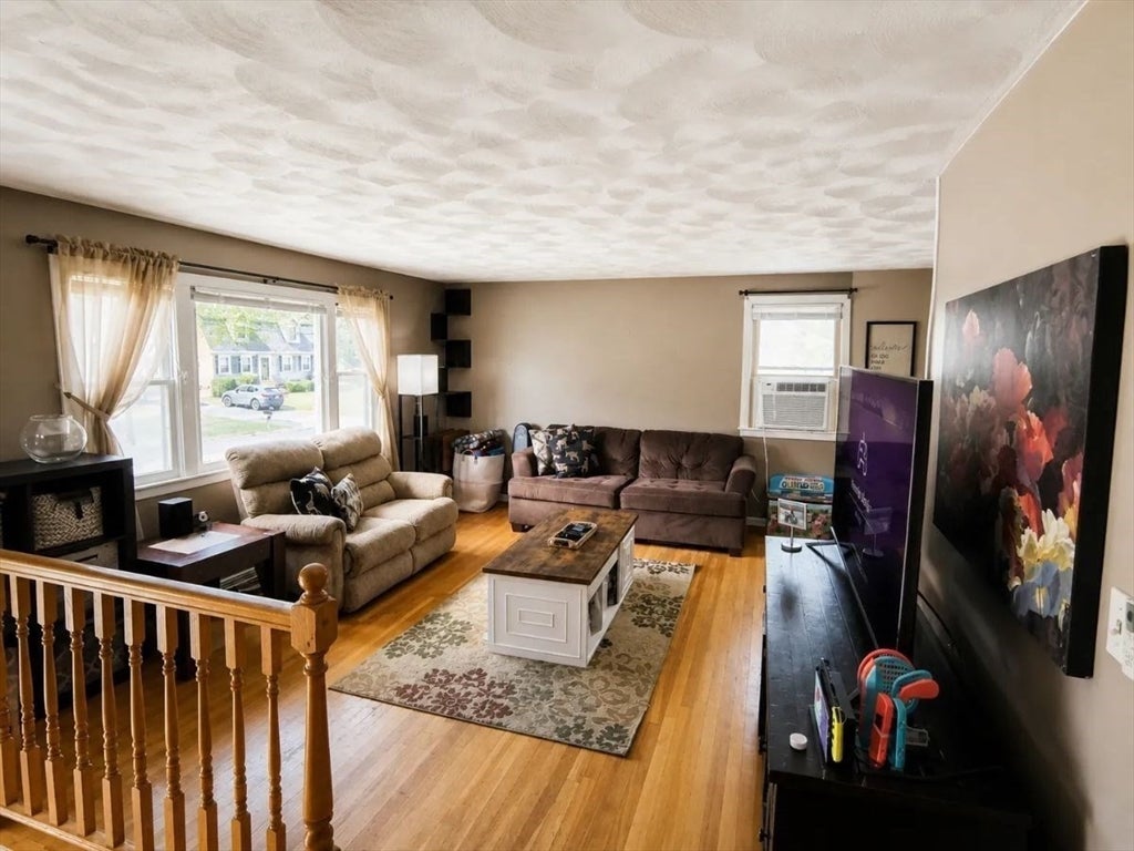 15 Pine Tree Dr