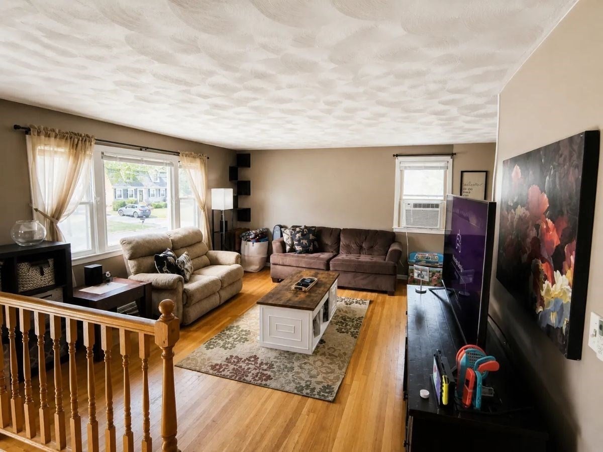 15 Pine Tree Dr