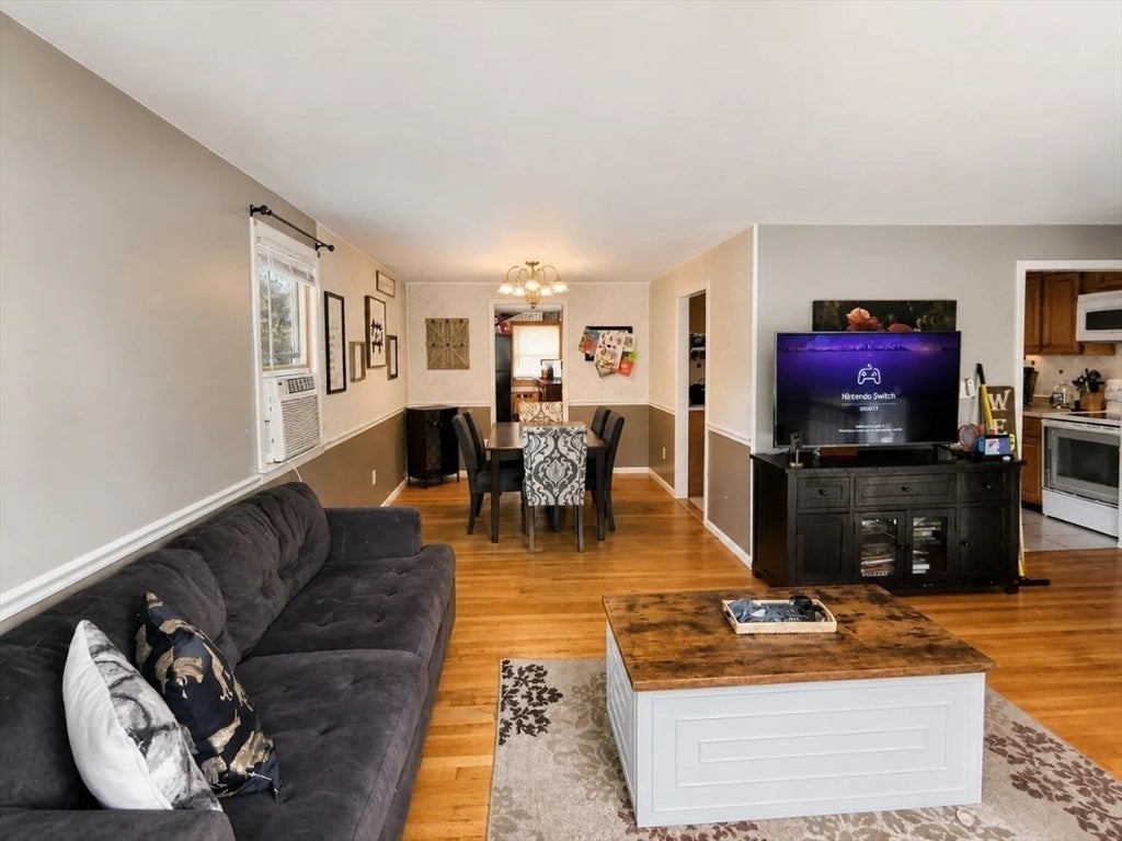 15 Pine Tree Dr