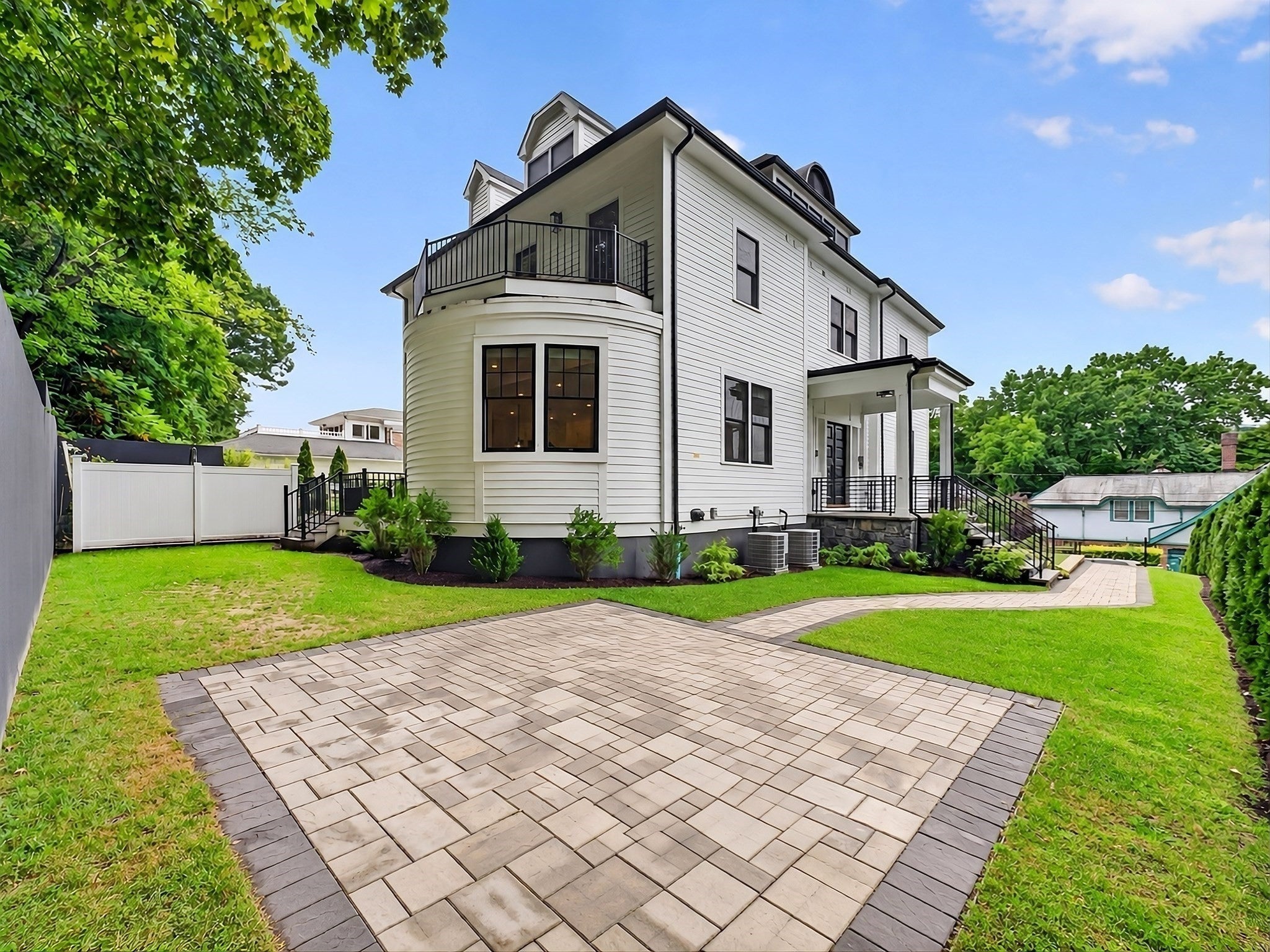 Photo of 261 Tappan St, Brookline, MA