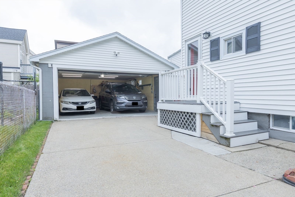 44 Carolyn St