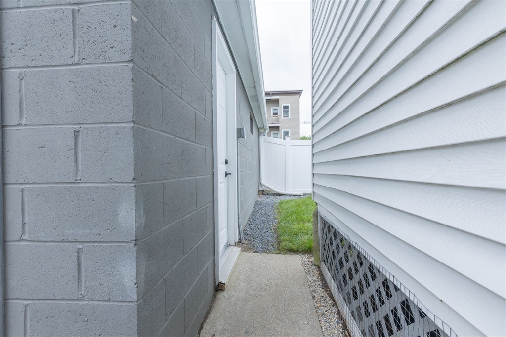 44 Carolyn St