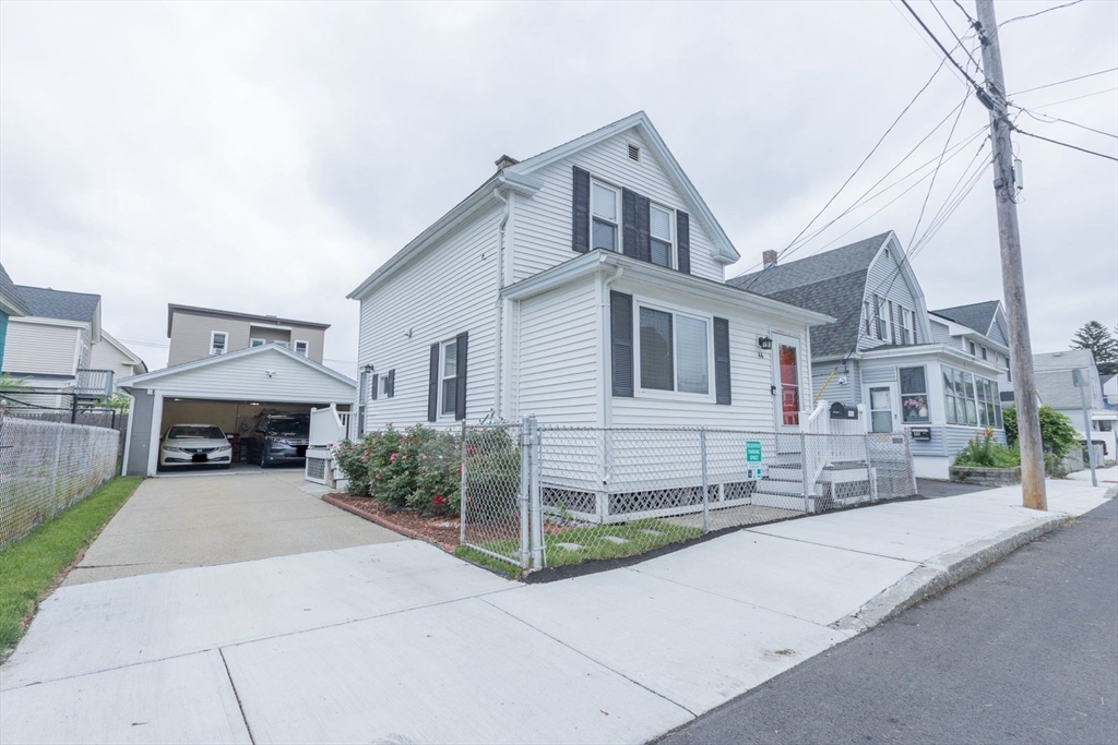 44 Carolyn St