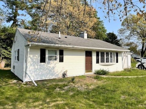 Photo of 271 Beacon St, Framingham, MA 01701 (MLS # 73475265)