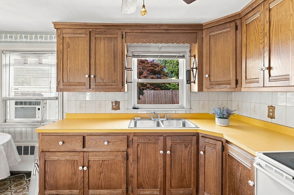 21 Flint St, Danvers, MA, 21 Flint St, Danvers, MA Photo #13