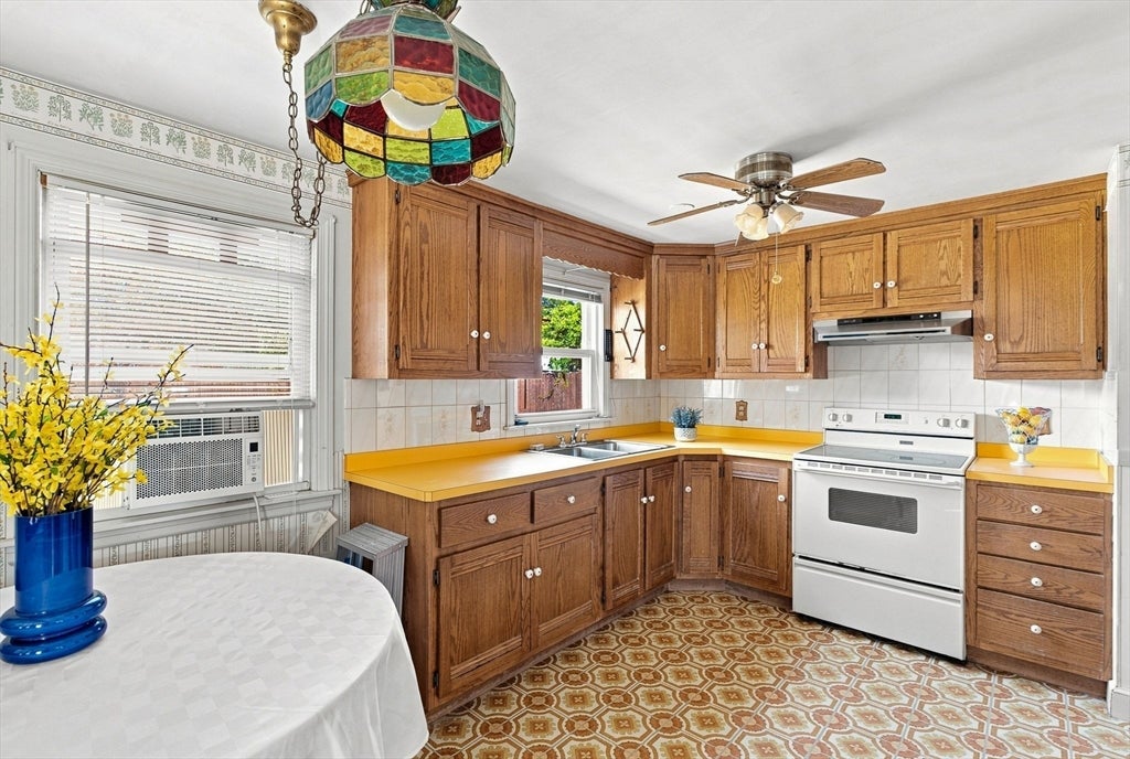 21 Flint St, Danvers, MA, 21 Flint St, Danvers, MA Photo #14