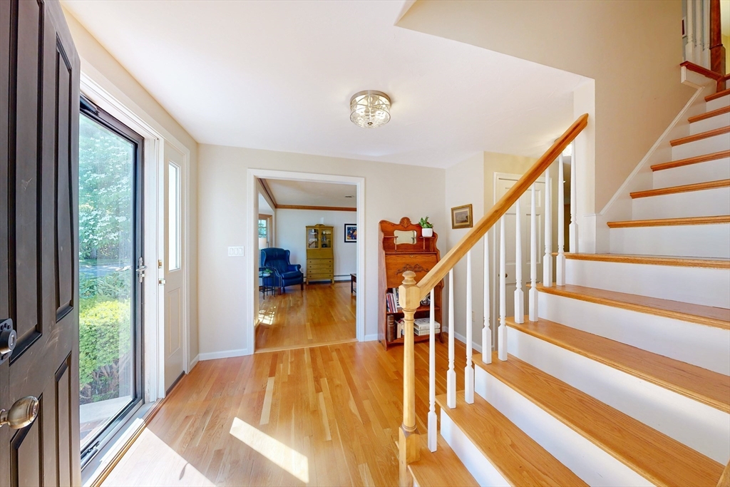 8 Bristol Ln