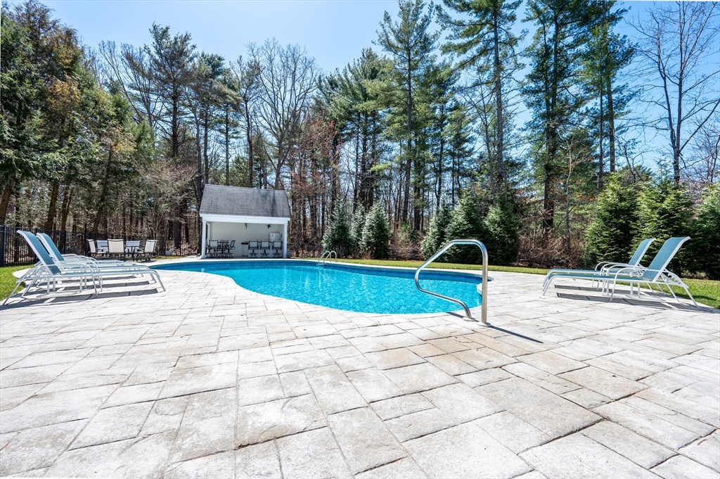 9 Windsor Dr