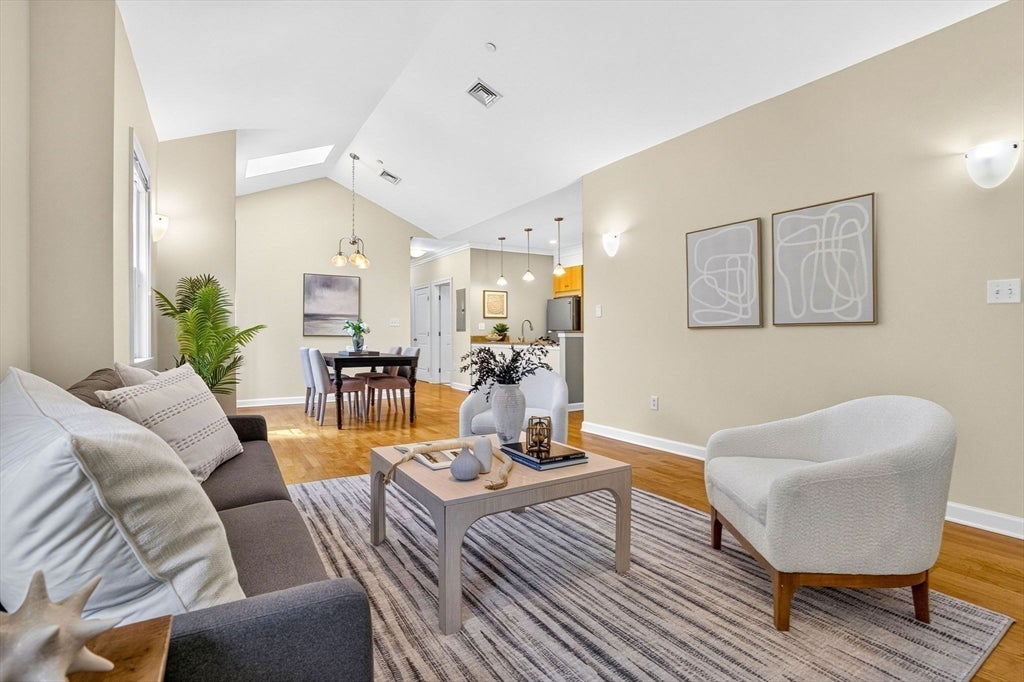 131 Green Street 306
