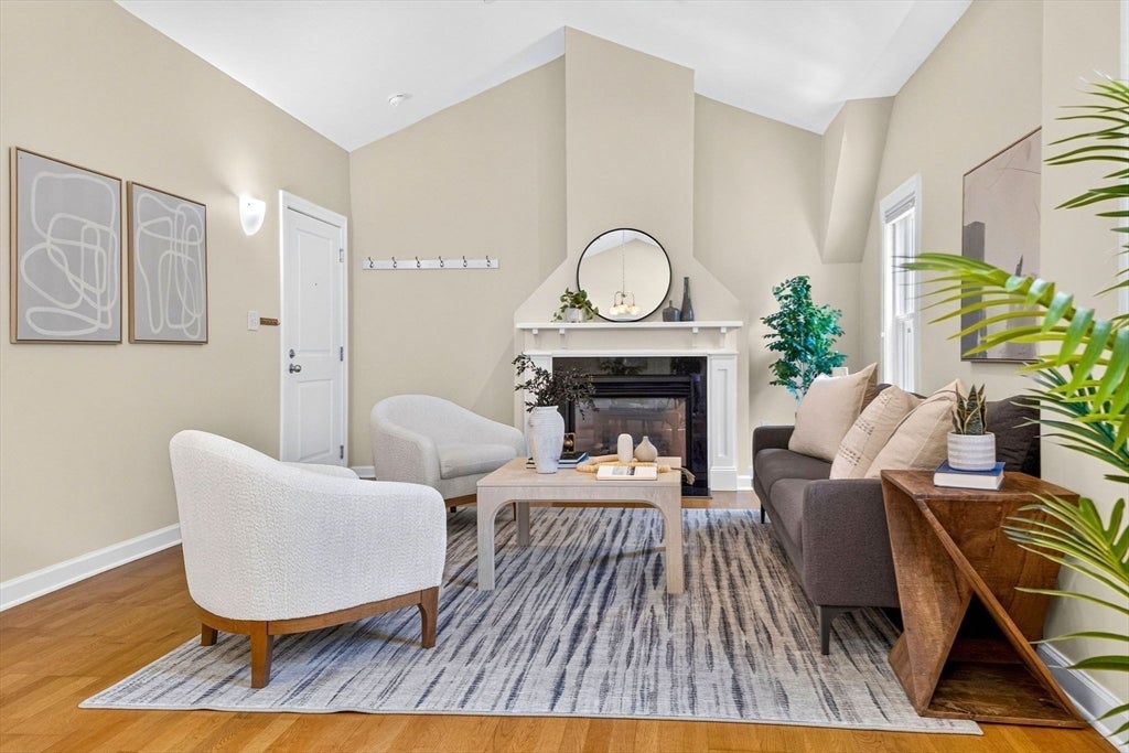 131 Green Street 306