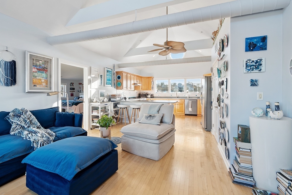 60 Rocky Neck Ave 202