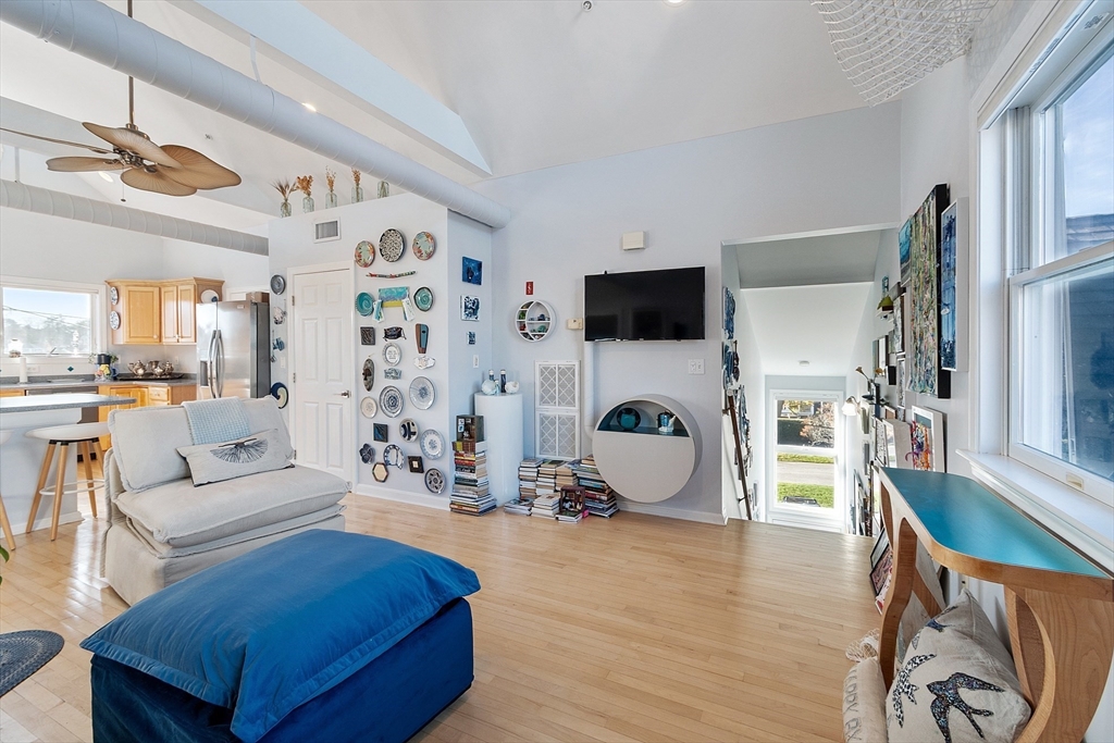 60 Rocky Neck Ave 202