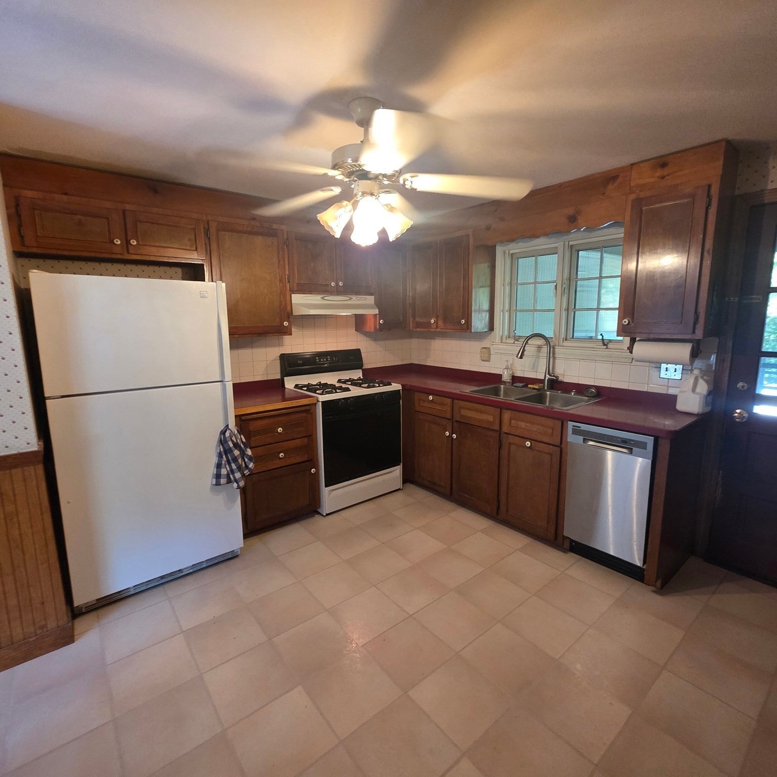 549 East Washington Street, Hanson, MA Photo #2
