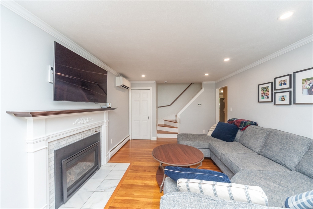 155 Crane St